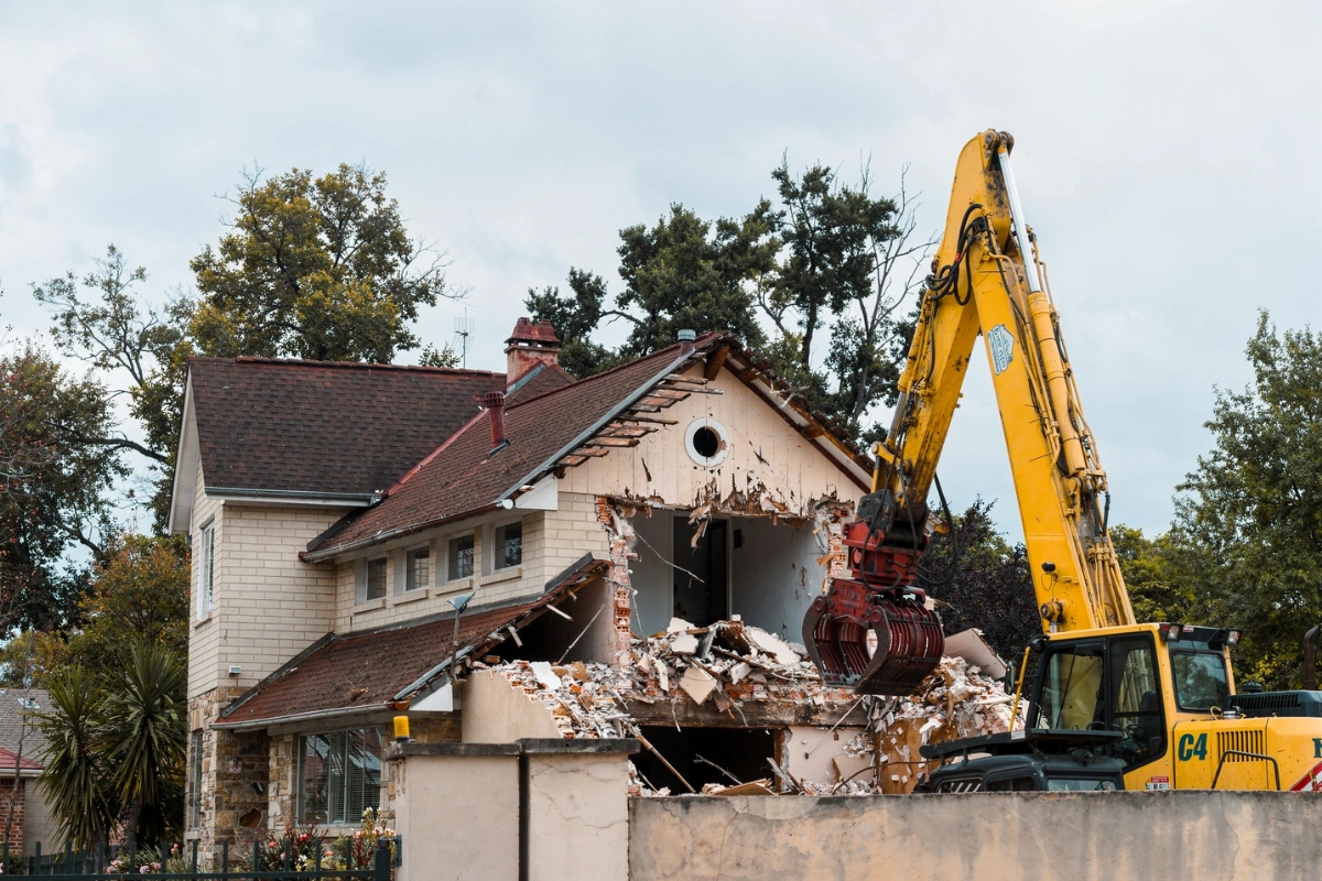 Safe Demo Dallas home demolition project removing damaged structure with heavy machinery